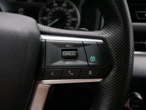 Used 2025 Mitsubishi Outlander AWD image 17