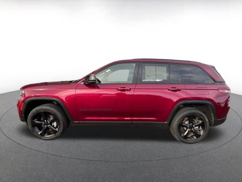 Used 2023 Jeep Grand Cherokee Altitude image 8