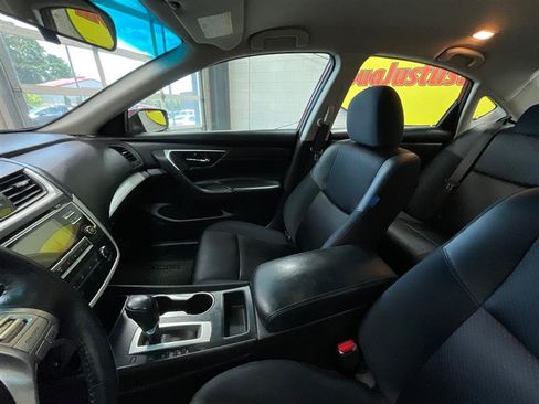 Used 2016 Nissan Altima 2.5 SR FWD image 11