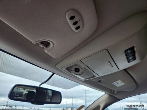 Used 2014 Chrysler Town & Country Touring image 42