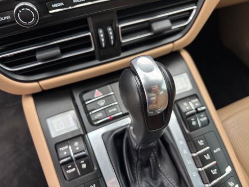 Used 2020 Porsche Macan AWD/4WD image 32