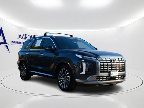 Used 2024 Hyundai Palisade Calligraphy FWD image 3