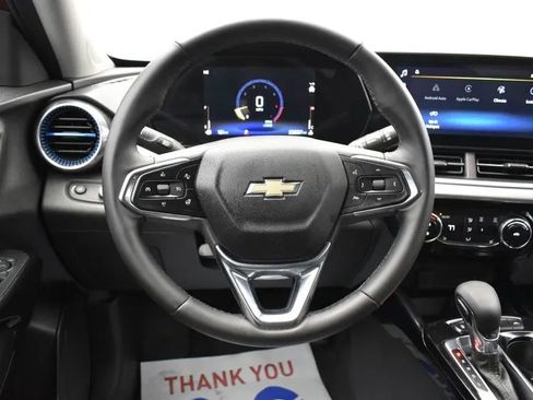 Used 2025 Chevrolet Trax LT w/ LT Convenience Package image 20
