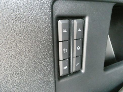 Used 2020 Ford Expedition XLT w/ Equipment Group 202A AWD/4WD image 19
