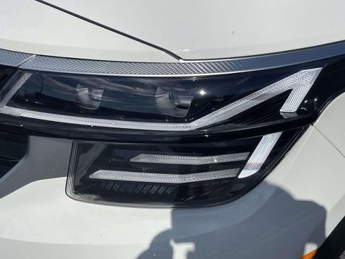 Used 2025 Kia Seltos SX image 10