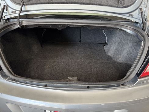 Used 2008 Chrysler Sebring Touring FWD image 5