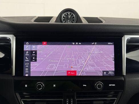 Used 2023 Porsche Macan AWD/4WD image 40