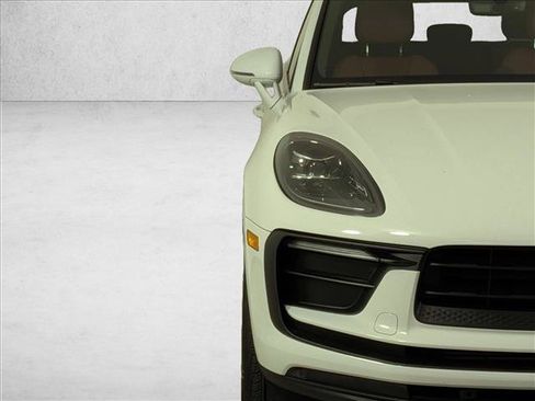 Certified 2023 Porsche Macan AWD/4WD image 12
