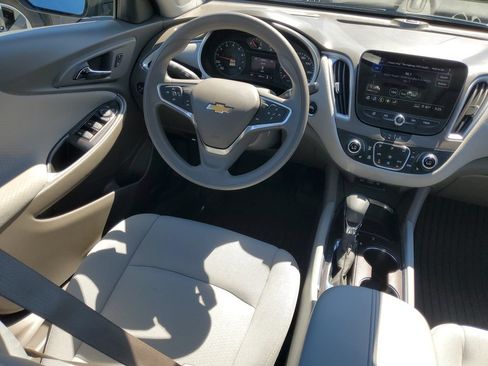 Used 2025 Chevrolet Malibu LT FWD image 13