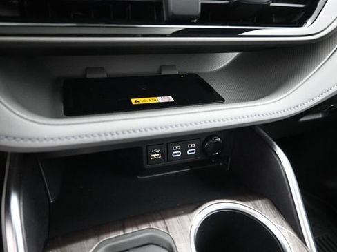 Used 2023 Toyota Highlander Limited AWD/4WD image 19