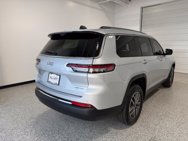 Used 2023 Jeep Grand Cherokee L Limited AWD/4WD image 3