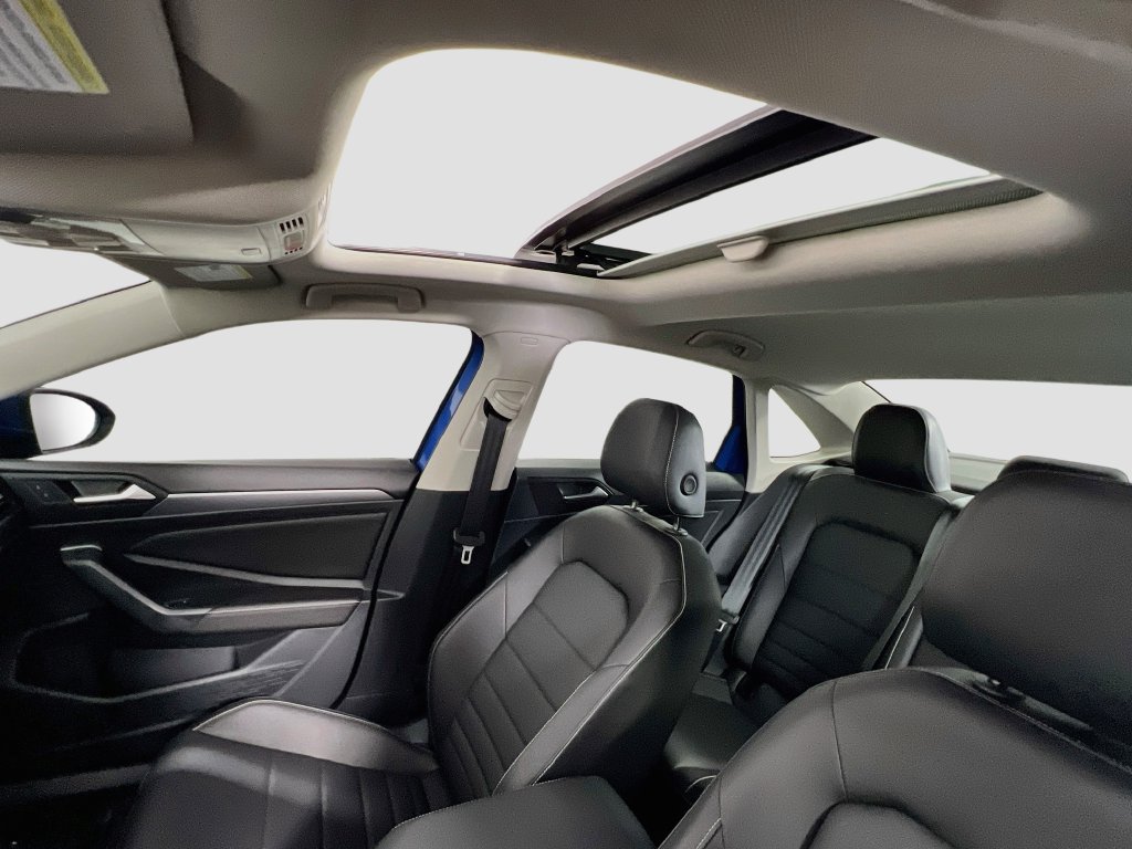 Used 2024 Volkswagen Jetta SE w/ Panoramic Sunroof Package FWD image 21