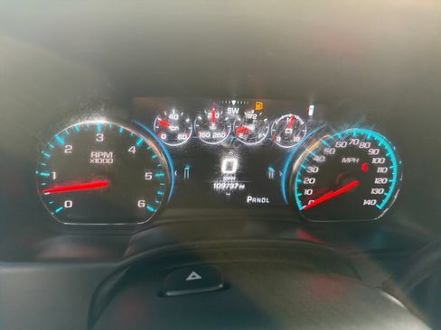 Used 2020 Chevrolet Suburban Premier AWD/4WD image 18