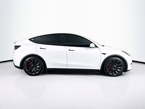 Used 2022 Tesla Model Y Performance image 10
