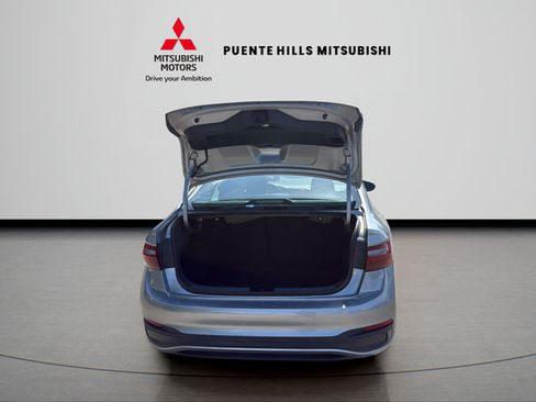 Used 2024 Volkswagen Jetta SE FWD image 9
