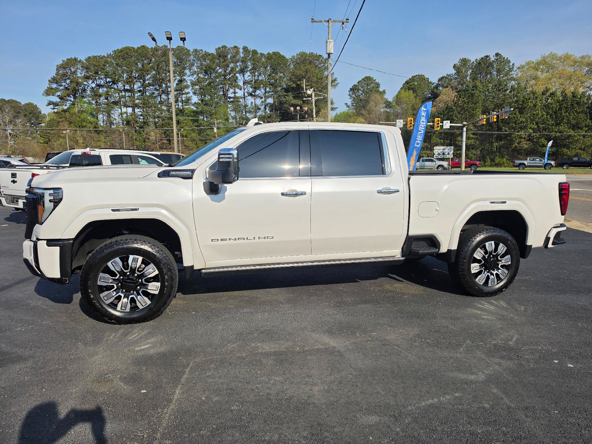 Used 2024 GMC Sierra 2500 Denali Ultimate AWD/4WD image 2