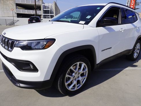 Used 2023 Jeep Compass Latitude image 4