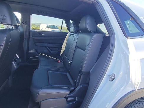 Used 2020 Volkswagen Atlas Cross Sport SE w/ Panoramic Sunroof Package image 24