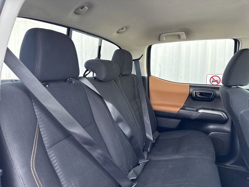 Used 2017 Toyota Tacoma SR5 w/ Tow Package image 34