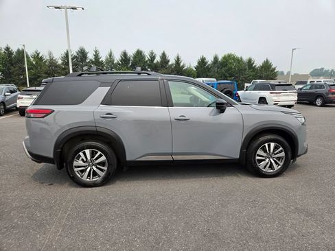 Used 2024 Nissan Pathfinder SL AWD/4WD image 18
