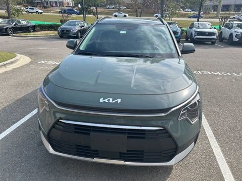 Used 2023 Kia Niro EX image 26