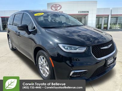 Used 2023 Chrysler Pacifica Touring-L