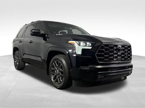 Used 2024 Toyota Sequoia Platinum AWD/4WD image 4