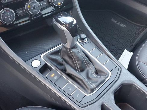 Used 2023 Volkswagen Jetta SE w/ Panoramic Sunroof Package image 26