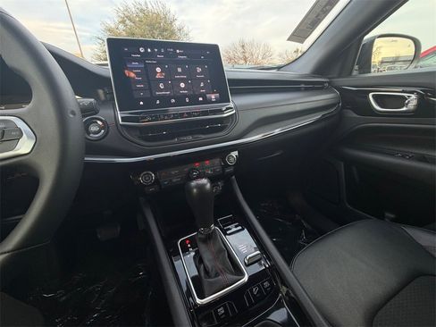 Used 2024 Jeep Compass Trailhawk image 15