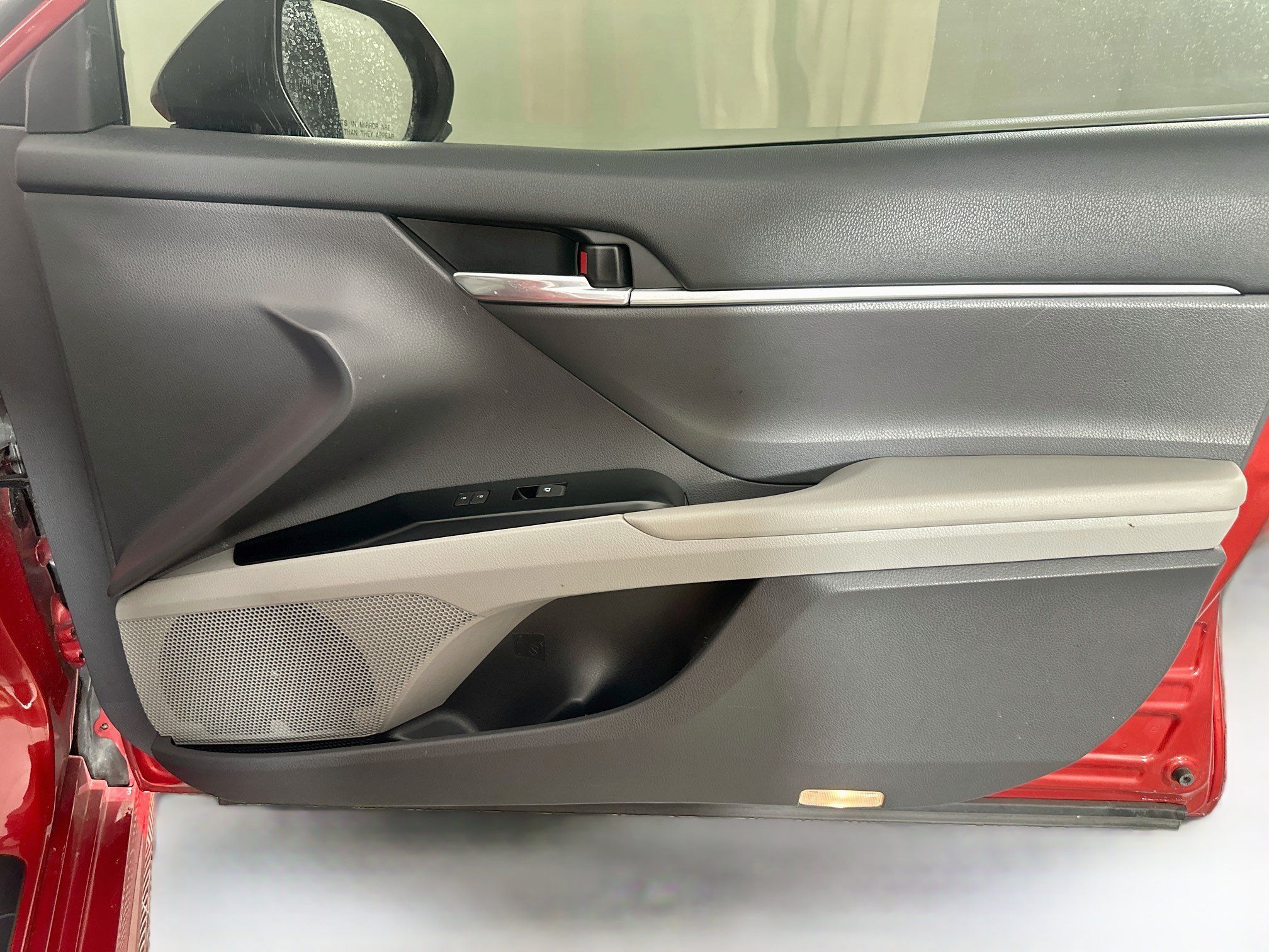 Used 2019 Toyota Camry SE w/ Carpet Mat Package FWD image 29