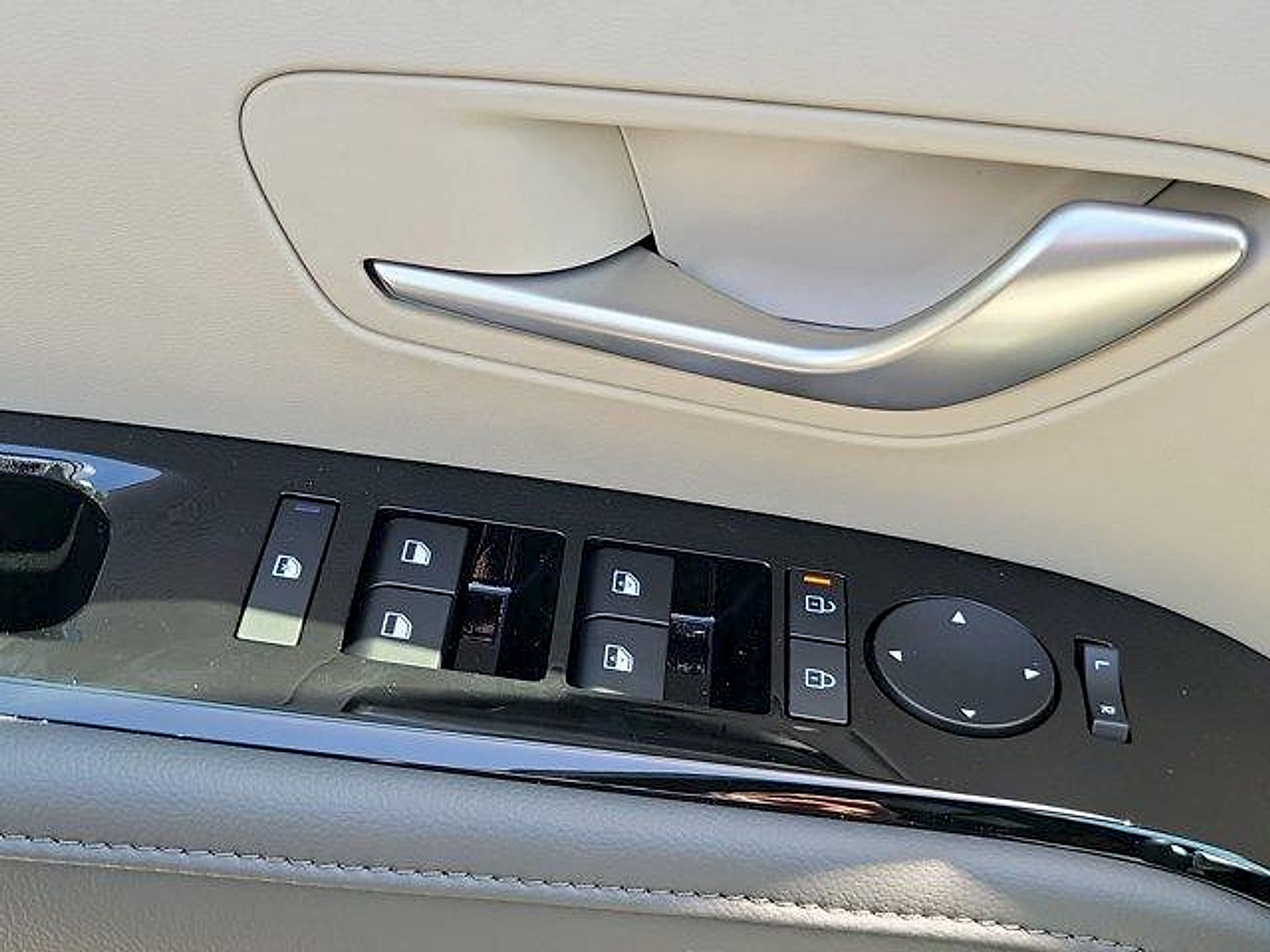 New 2026 Hyundai Tucson Limited FWD image 8