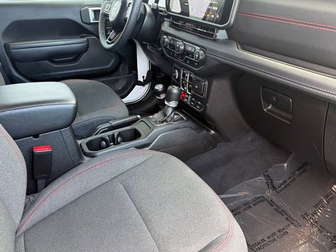 Used 2025 Jeep Wrangler Unlimited Rubicon image 15