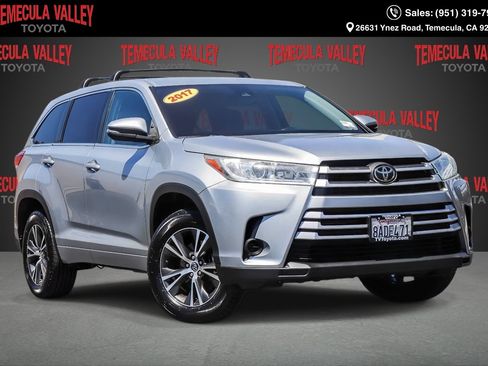 Used 2017 Toyota Highlander LE w/ Carpet Mat Package FWD image 1
