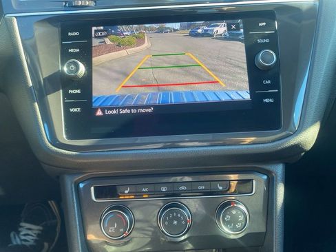 Used 2024 Volkswagen Tiguan SE image 25