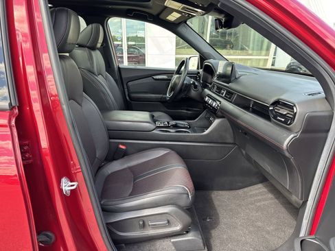 Used 2025 Honda Pilot Black Edition image 26