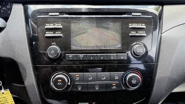 Used 2016 Nissan Rogue S FWD image 19