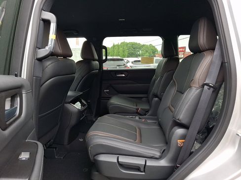 New 2026 Nissan Armada SL w/ Captain's Chari Seat Package AWD/4WD image 7