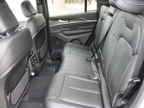 New 2025 Jeep Grand Cherokee Limited image 11