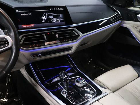 Used 2020 BMW X7 M50i w/ Dynamic Handling Package image 31