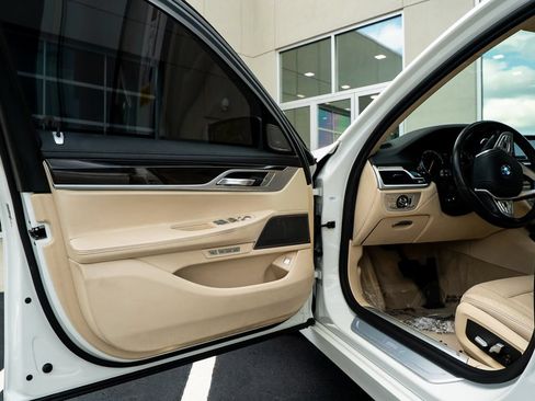 Used 2018 BMW 740i RWD image 18