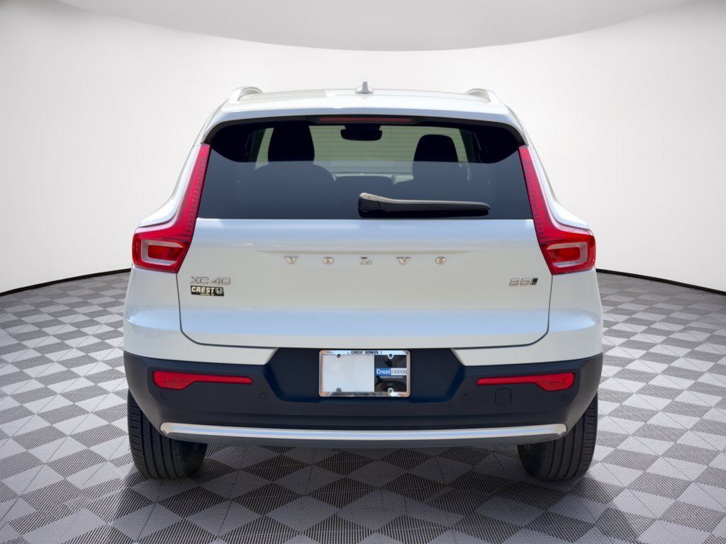 Used 2025 Volvo XC40 B5 Core AWD/4WD image 11