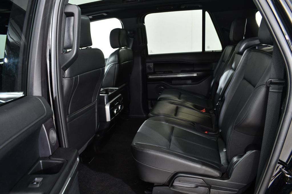 Used 2018 Ford Expedition Max XLT w/ Equipment Group 202A AWD/4WD image 16