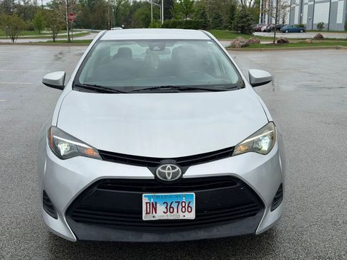 Used 2018 Toyota Corolla LE FWD image 2