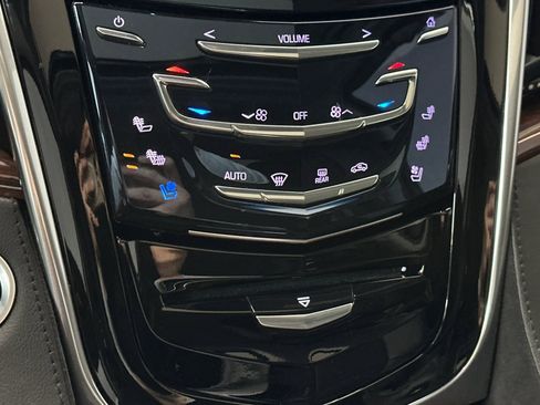 Used 2018 Cadillac Escalade Premium Luxury image 18