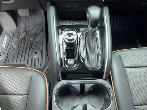 Used 2024 GMC Canyon AT4 w/ AT4 Premium Package image 38