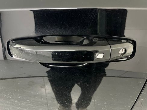 Used 2022 GMC Yukon AT4 image 18