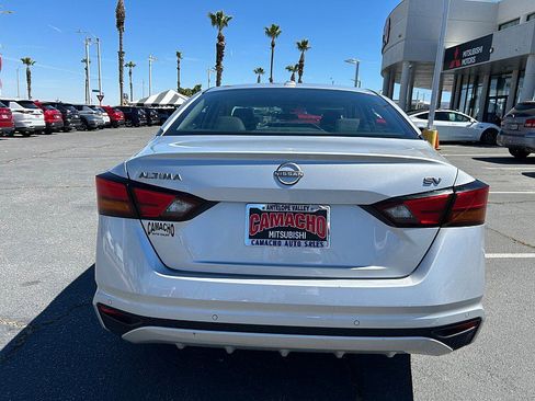 Used 2024 Nissan Altima 2.5 SV image 4