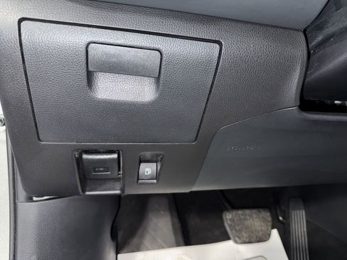 Used 2024 Toyota Highlander LE AWD/4WD image 35