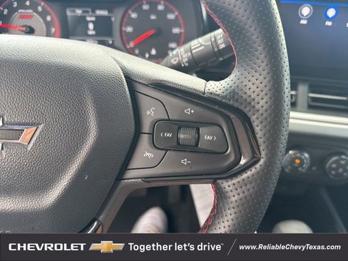 Used 2025 Chevrolet Trax RS w/ Sunroof Package image 25