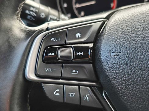 Used 2018 Honda Accord Touring image 30